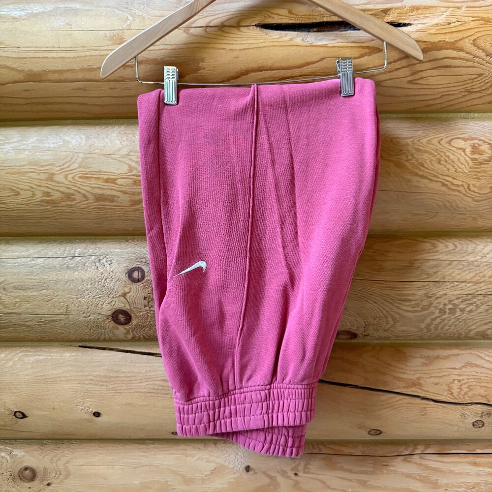 Nike Women's Sportswear Phoenix Fleece High-Waisted Oversized Sweatpants in Pink